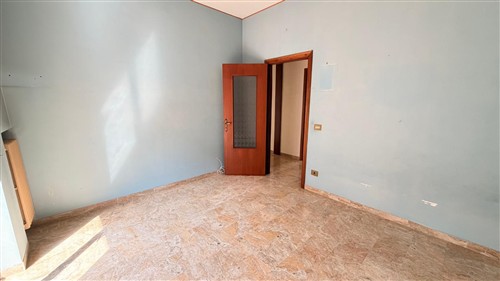 Zona Semi-Centrale, Appartamento di 4 Vani Oltre Accessori, Vano Deposito e Box Auto.